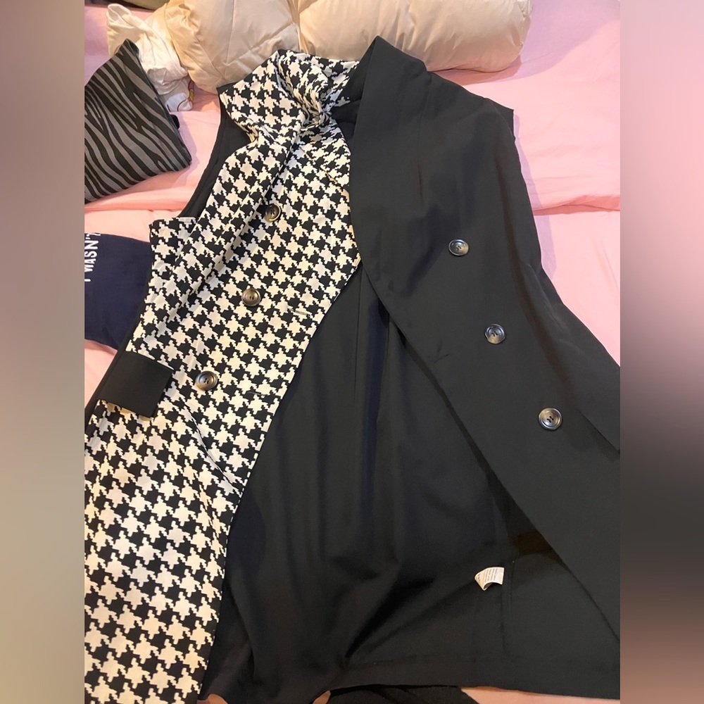Long geometric cardigan sleeveless